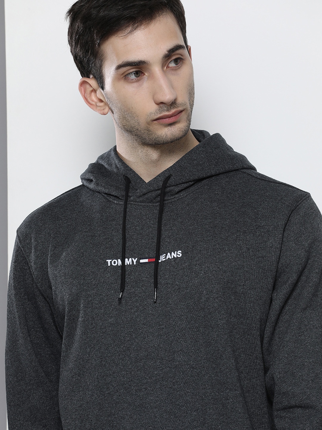 

Tommy Hilfiger Men Grey Embroidered Hooded Sweatshirt