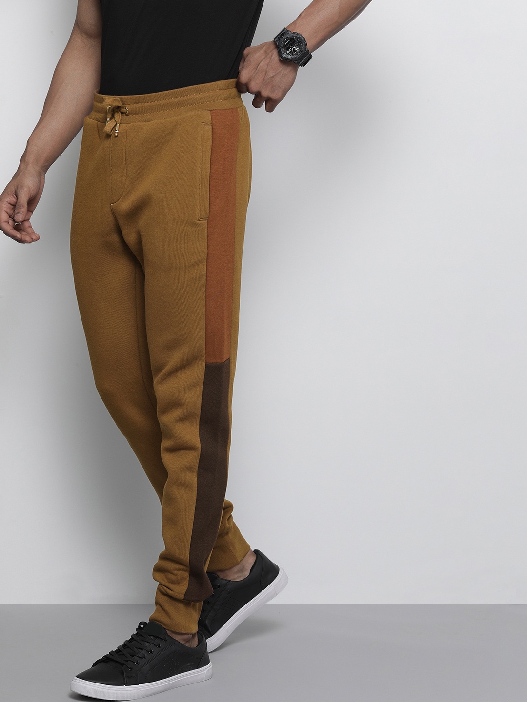 

Tommy Hilfiger Men Khaki & Brown Colourblocked Joggers