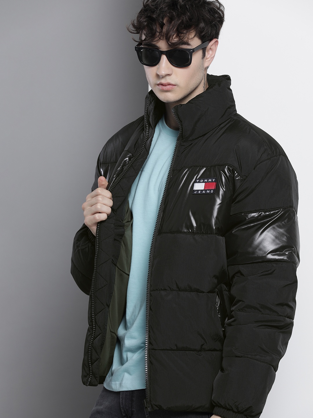 

Tommy Hilfiger Men Black Brand Logo Puffer Jacket