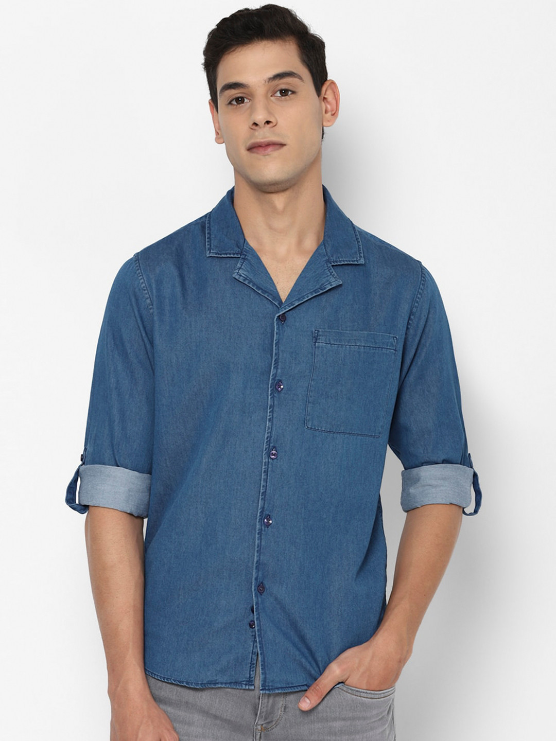 

FOREVER 21 Men Blue Classic Opaque Cotton Casual Denim Shirt