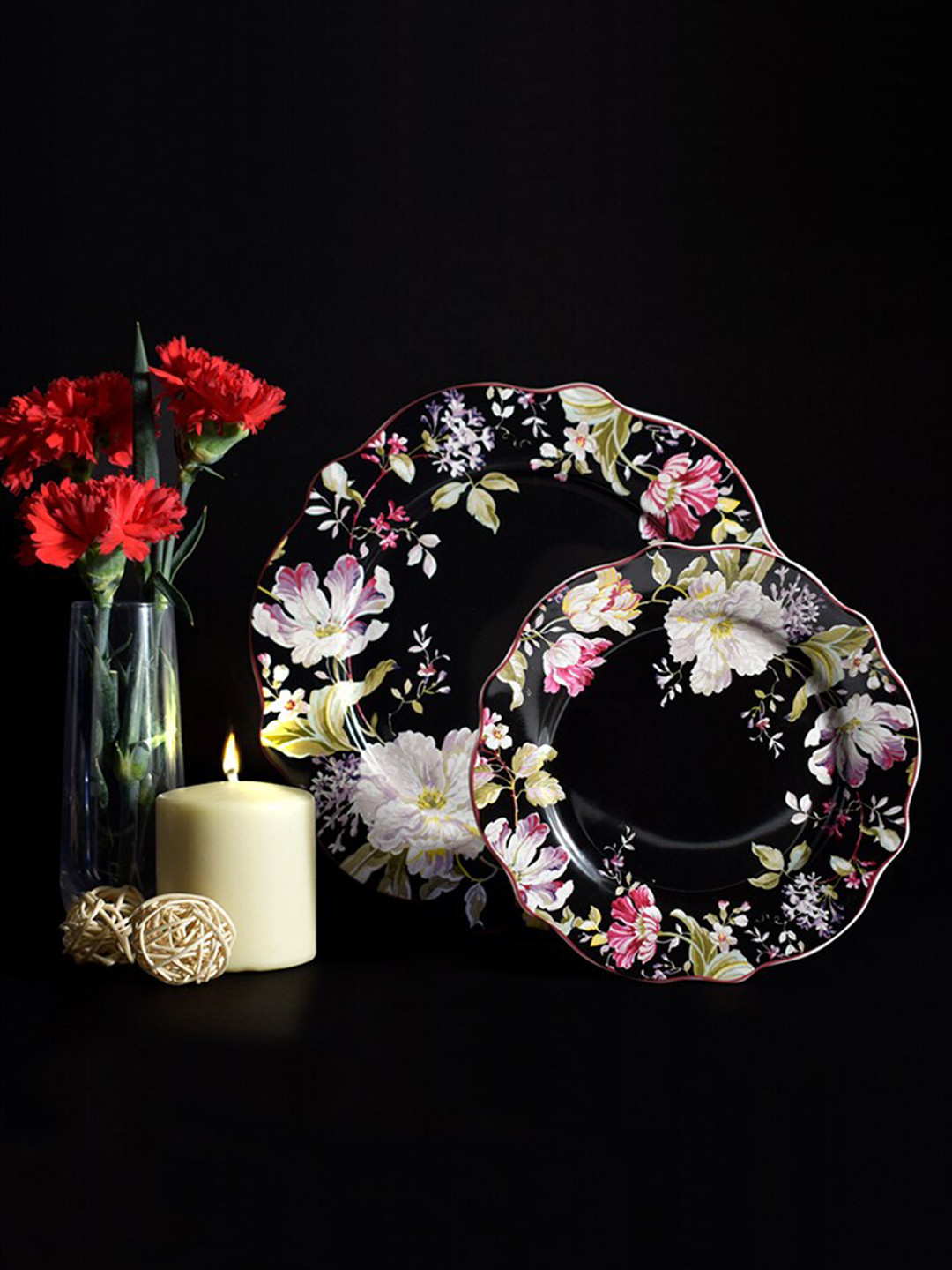

THE ARTMENT Set Of 2 Black & Multicoloured Floral Printed Porcelain Glossy Victorian Plate