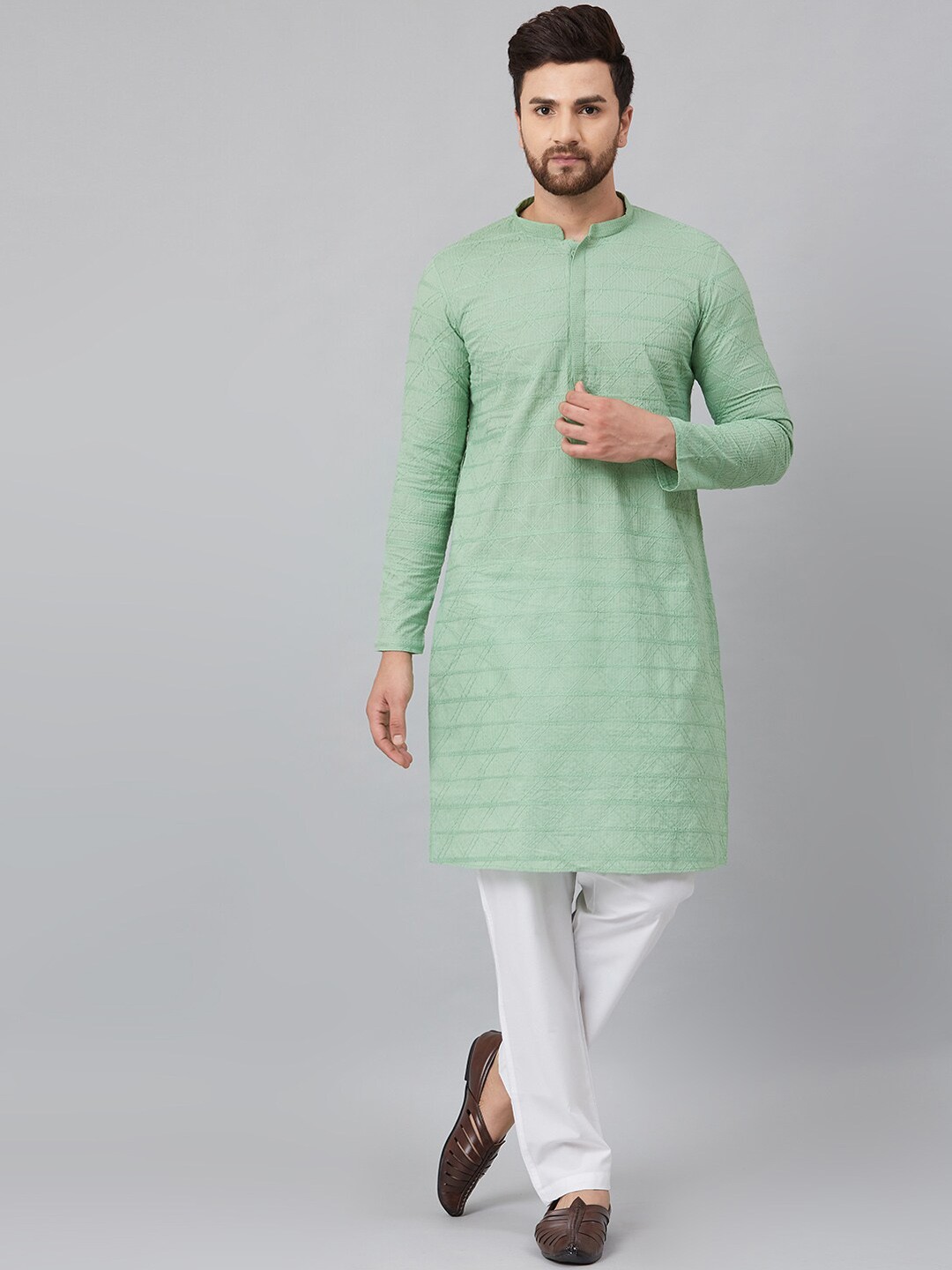 

See Designs Men Green & White Chikankari Embroidered Kurta with Pyjamas