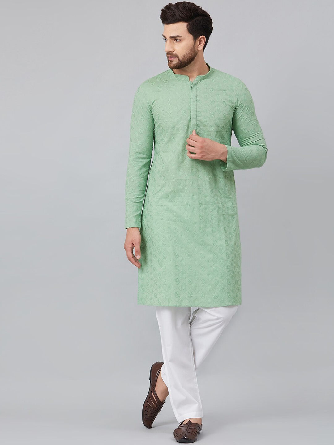 

See Designs Men Green & White Chikankari Embroidered Cotton Kurta with Pyjamas