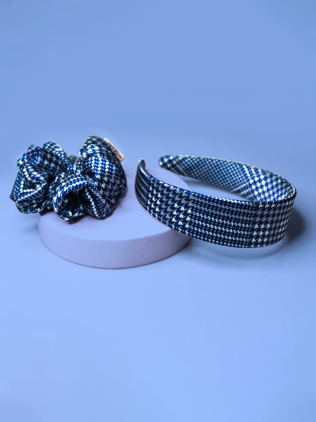 

HAIR DRAMA CO. Women Set of 2 Blue & White Printed Flat Band & Scrunchie