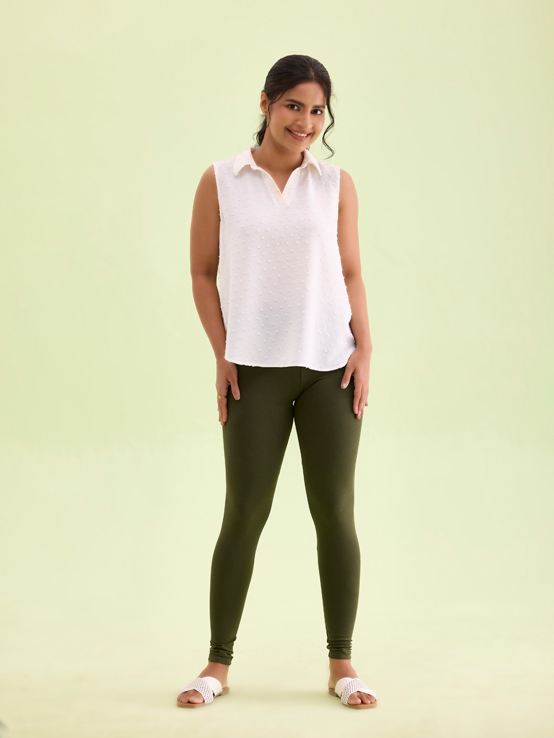 

Go Colors Women Olive Green Solid Ankle-Length Leggings