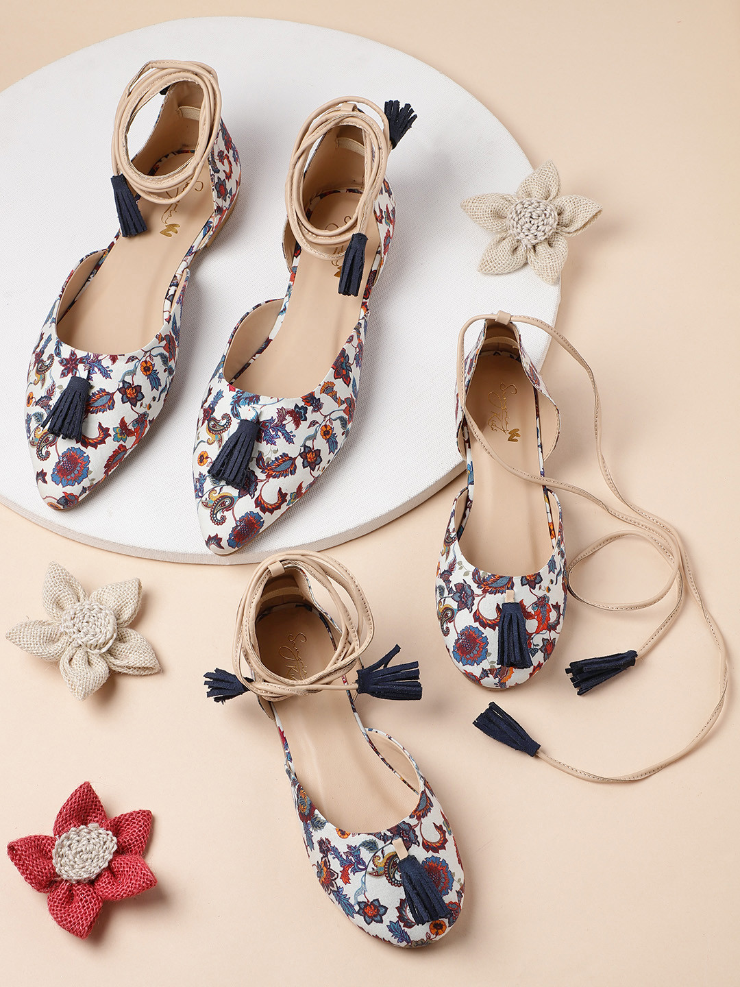 

Sangria Girls White & Navy Blue Ethnic Motifs Print Mid-Top Tie-Up Ballerina with Tassels