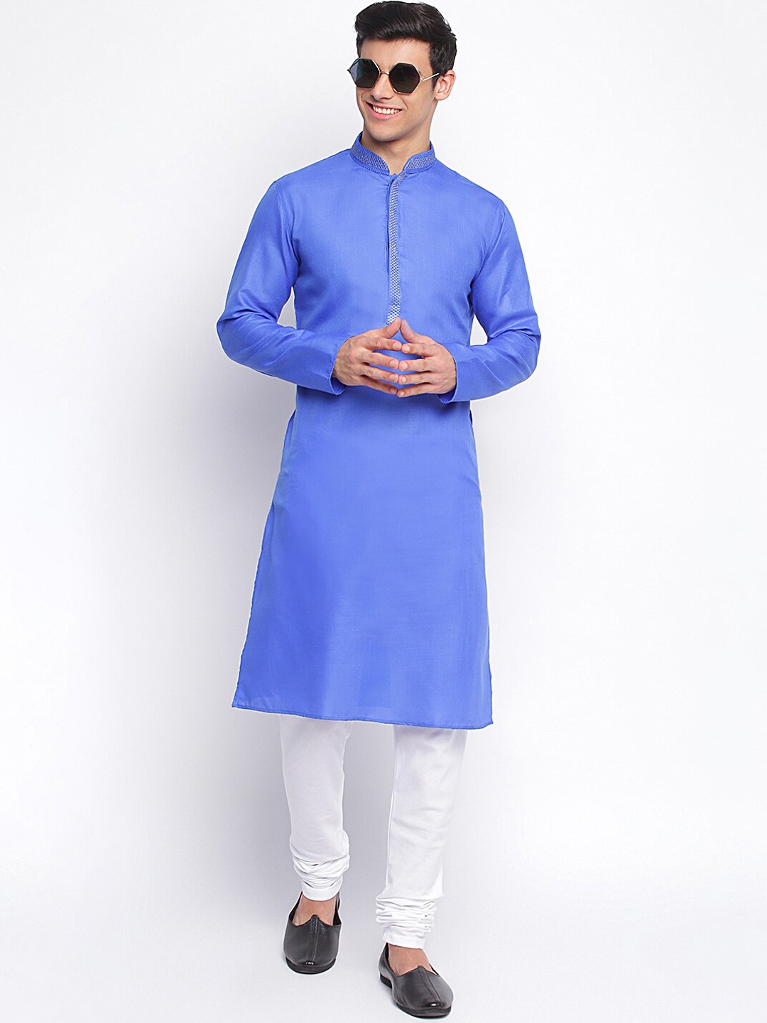 

Sanwara Men Blue & White Solid Cotton Blend Kurta With Churidar