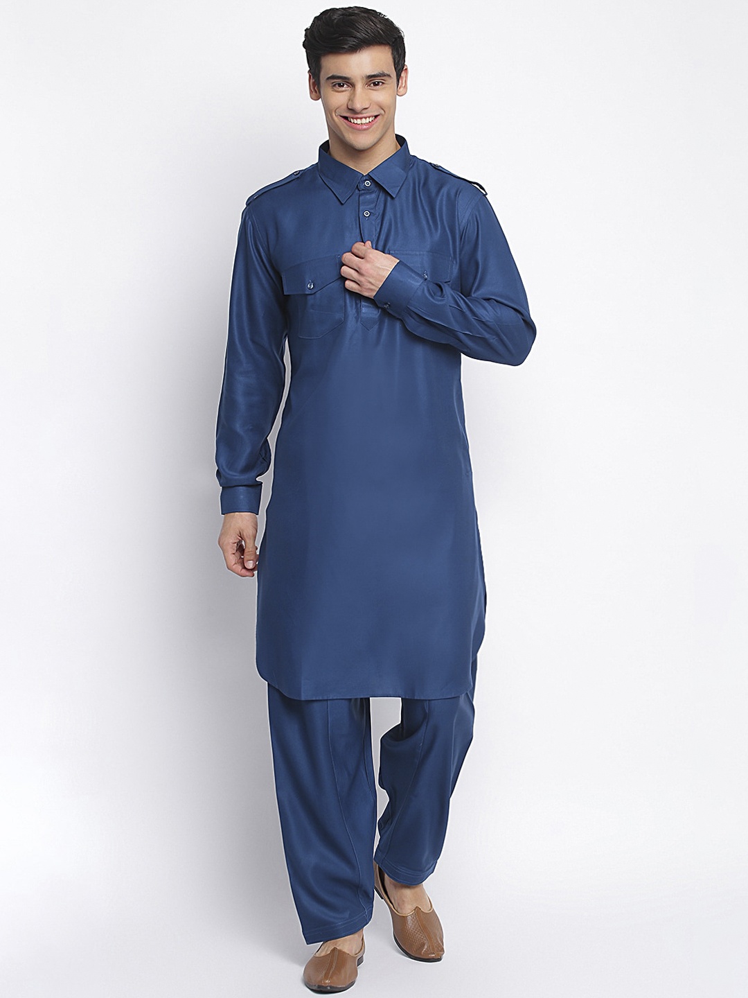 

Sanwara Men Blue Solid Kurta with Salwar