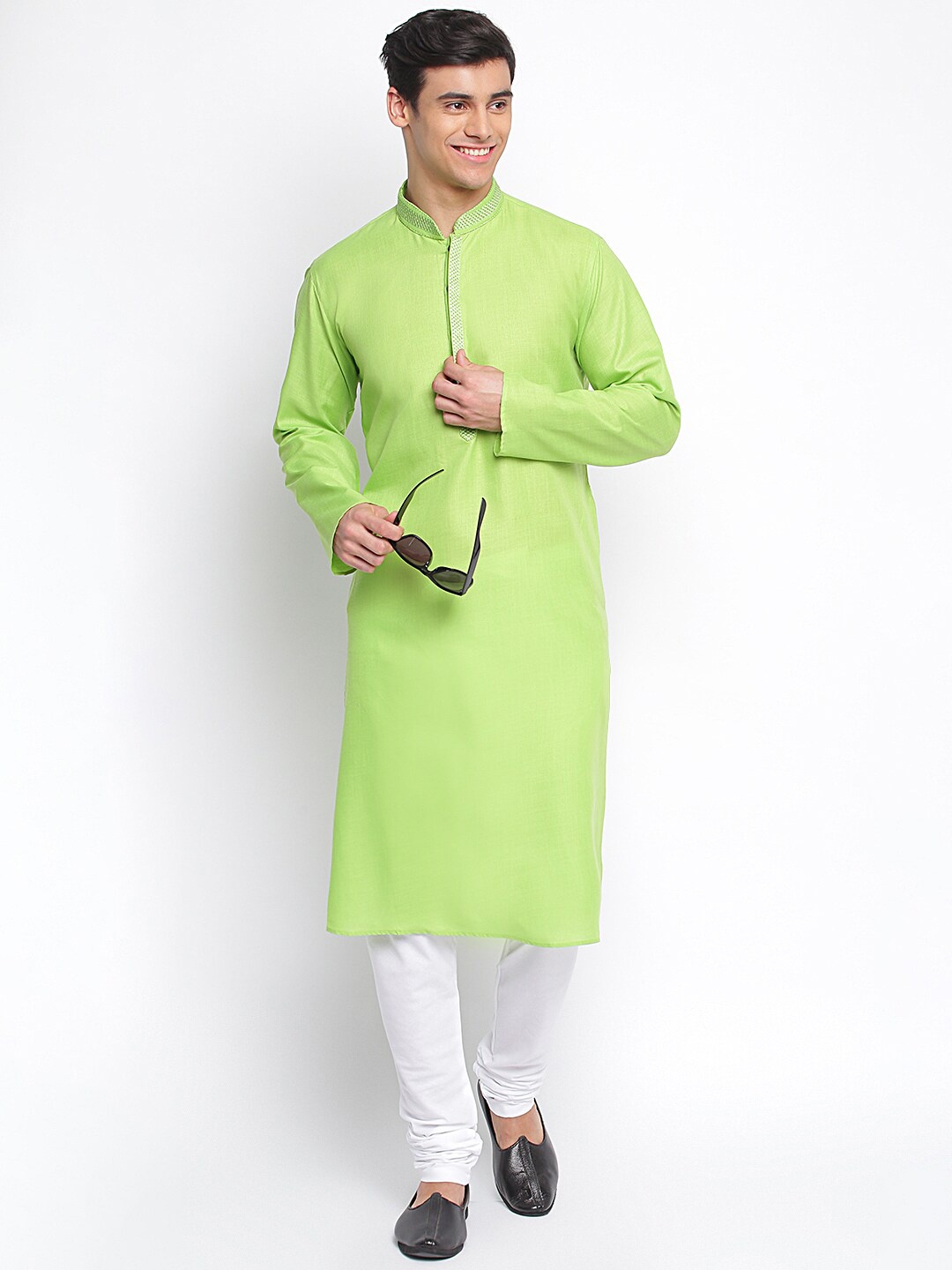 

Sanwara Men Green Regular Kurta with Churidar