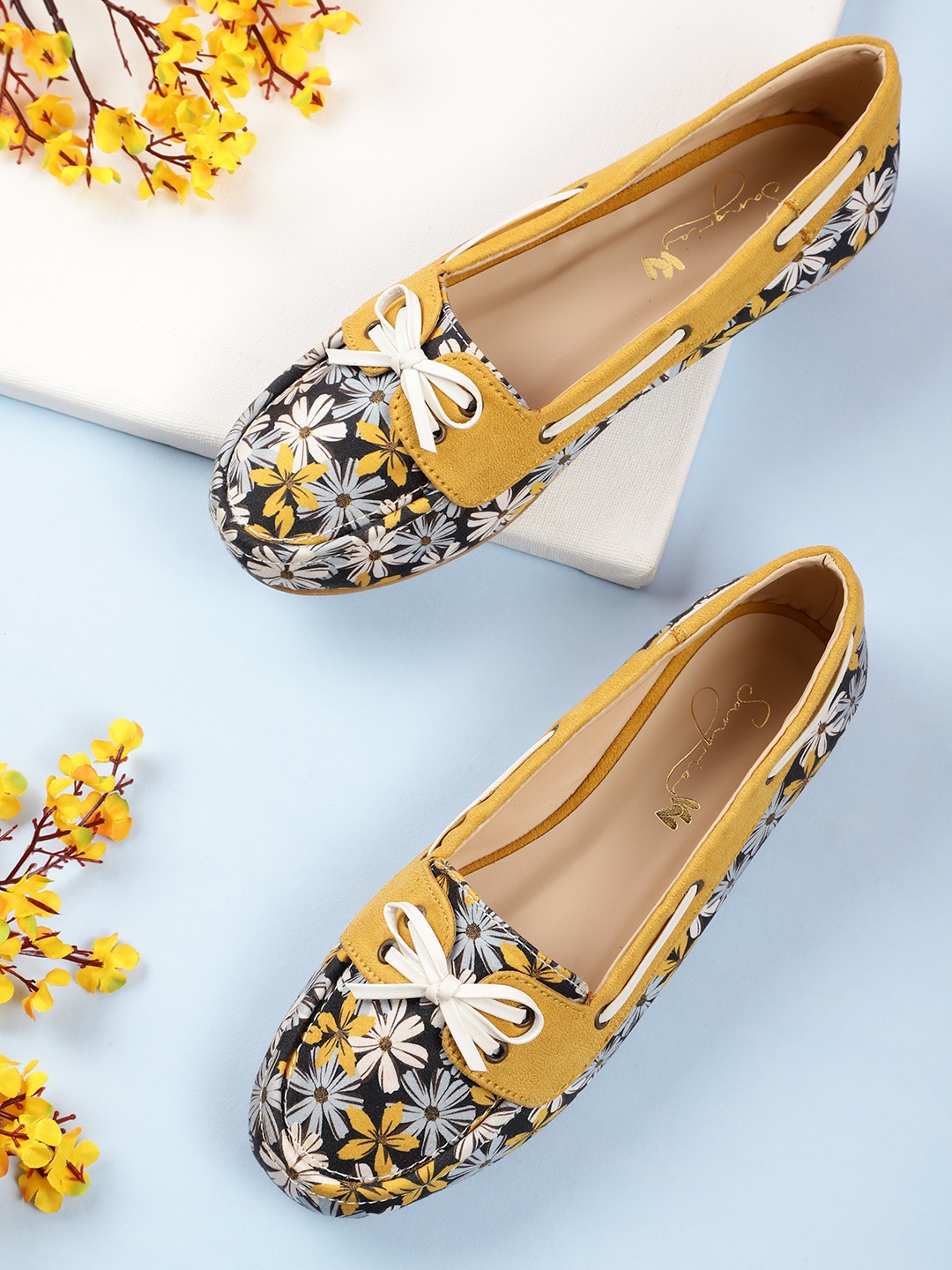 

Sangria Women Mustard Yellow & Blue Floral Print Boat Shoes