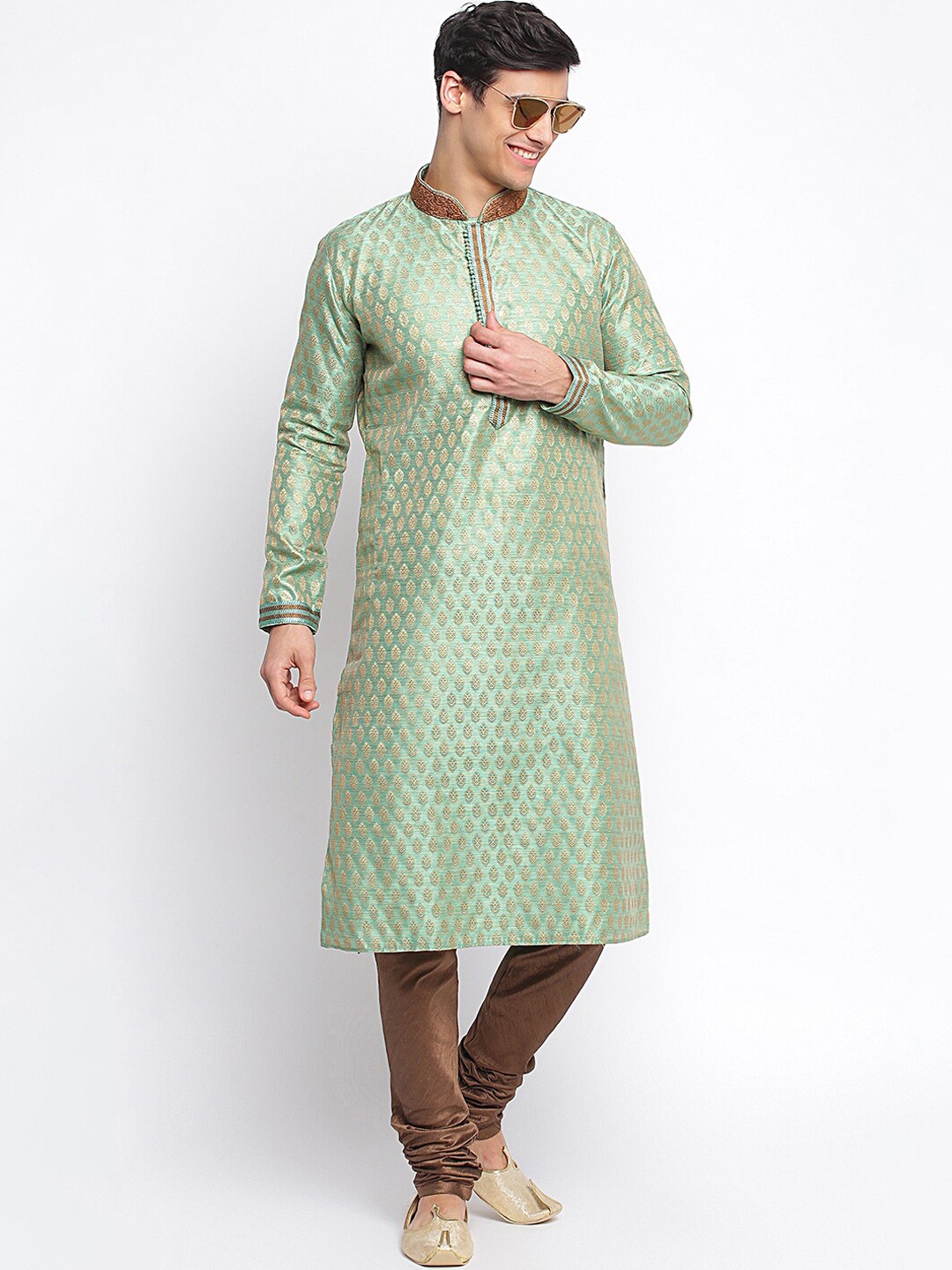 

Sanwara Men Green Regular Kurta with Churidar