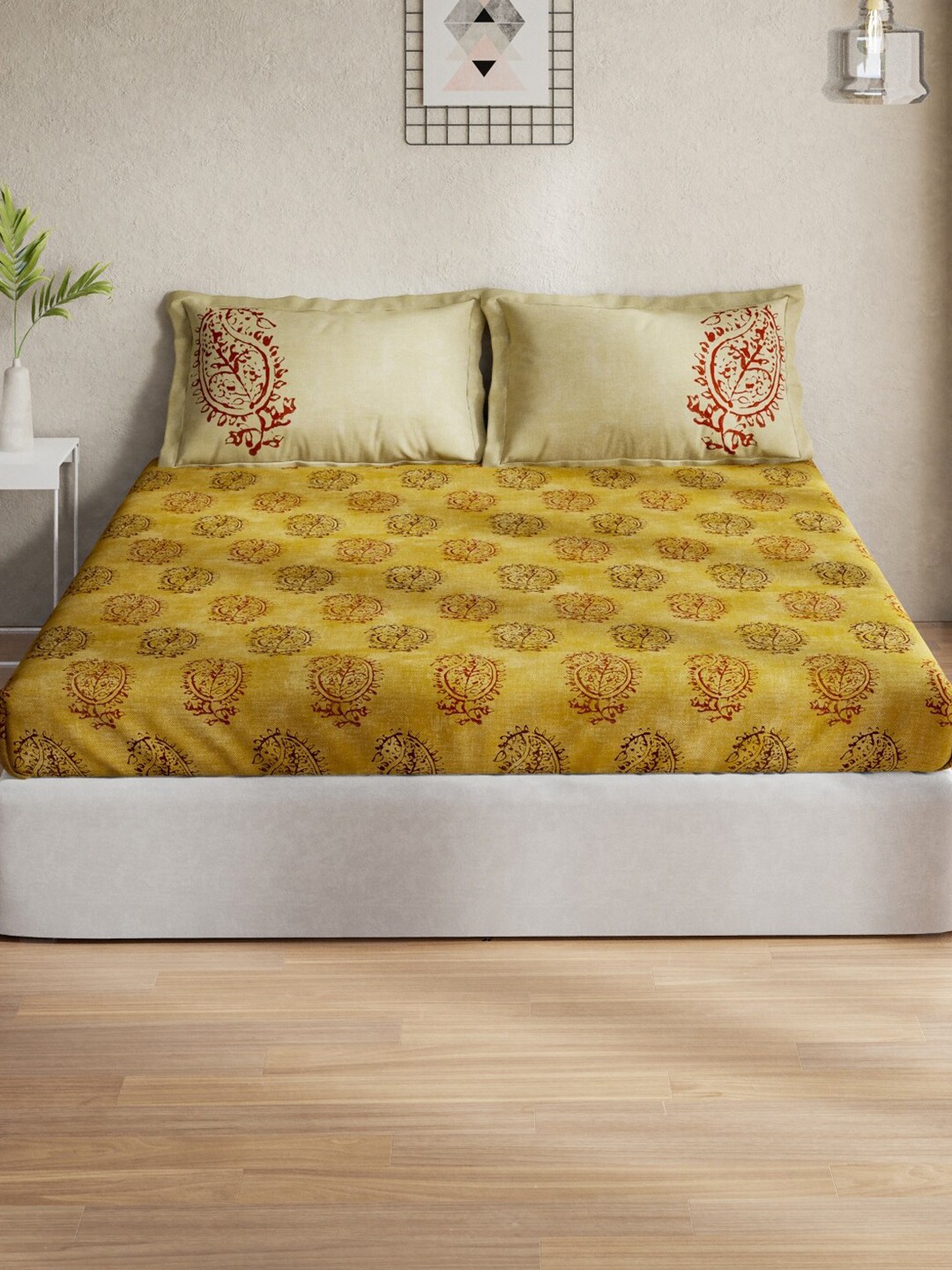 

DDecor Yellow & Cream-Coloured Paisley Printed 140 TC Queen Bedsheet with 2 Pillow Covers