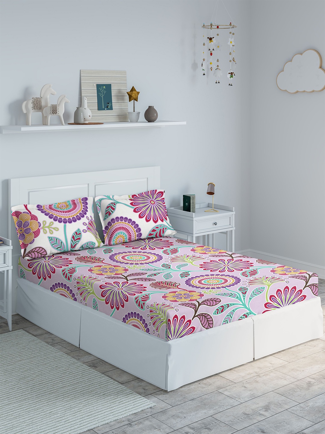 

DDecor Purple & Pink Floral 140 TC Queen Bedsheet with 2 Pillow Covers