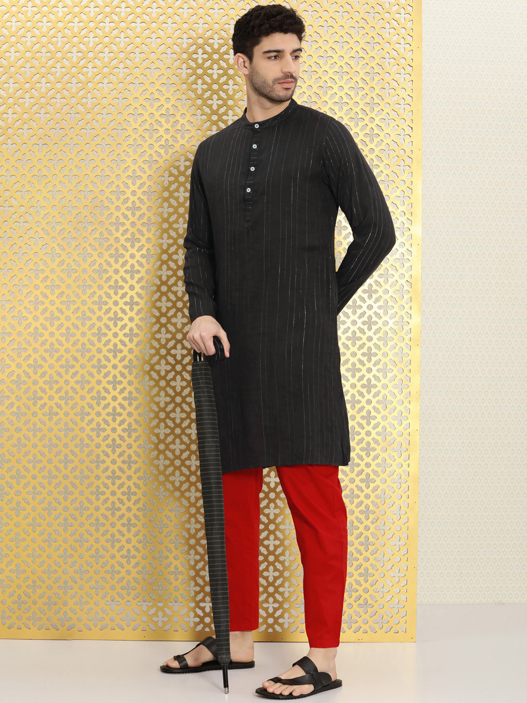 

Ode by House of Pataudi Men Black & Red Striped Jashn Kurta with Trousers