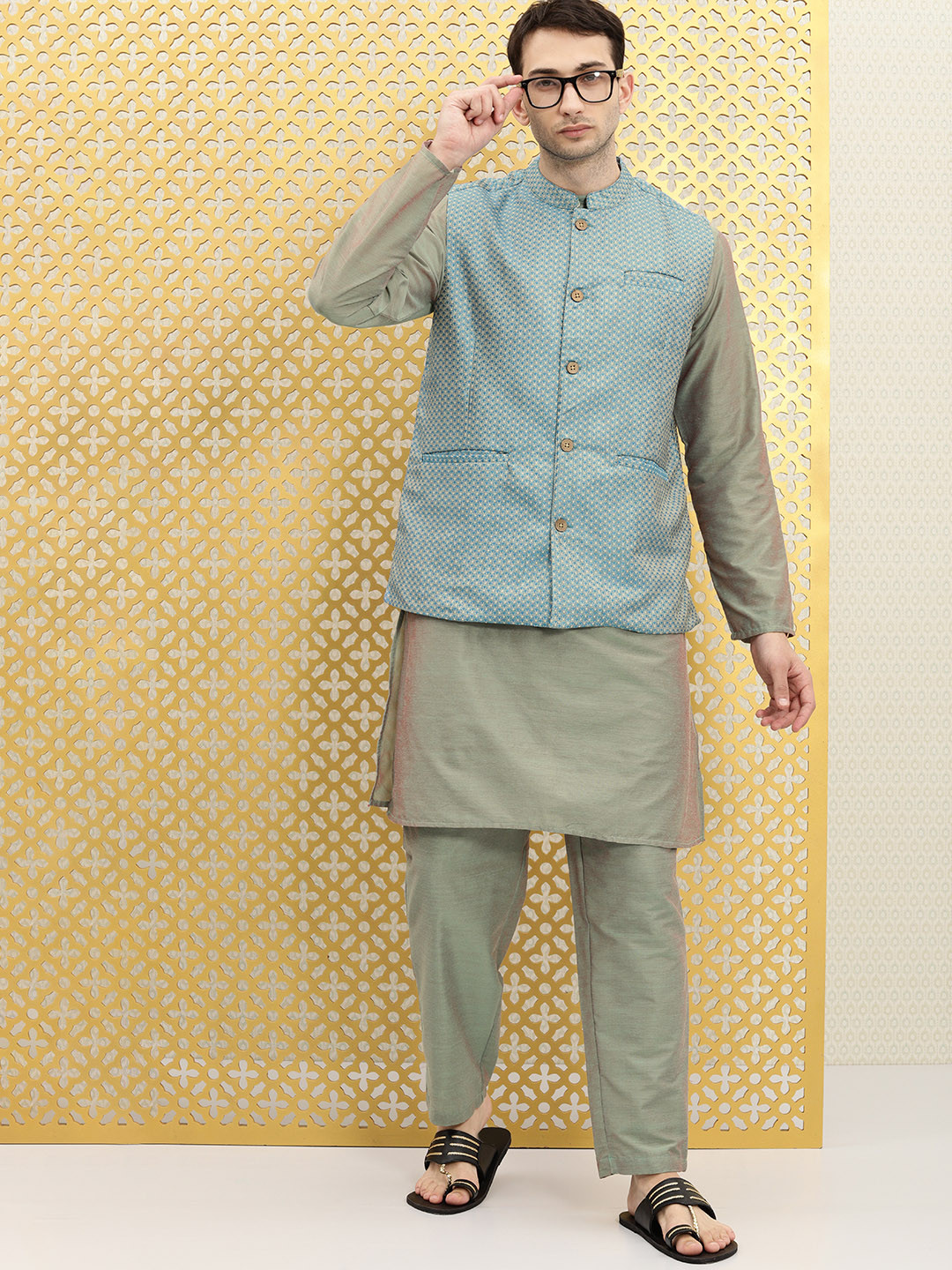 

Ode by House of Pataudi Men Green Solid Rozana Regular Kurta Set With Jacket