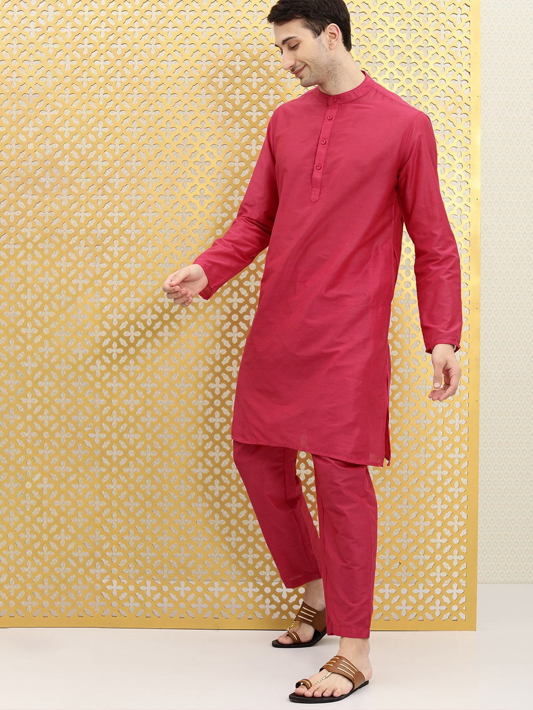 

Ode by House of Pataudi Men Pink Solid Rozana Regular Kurta Set With Jacket