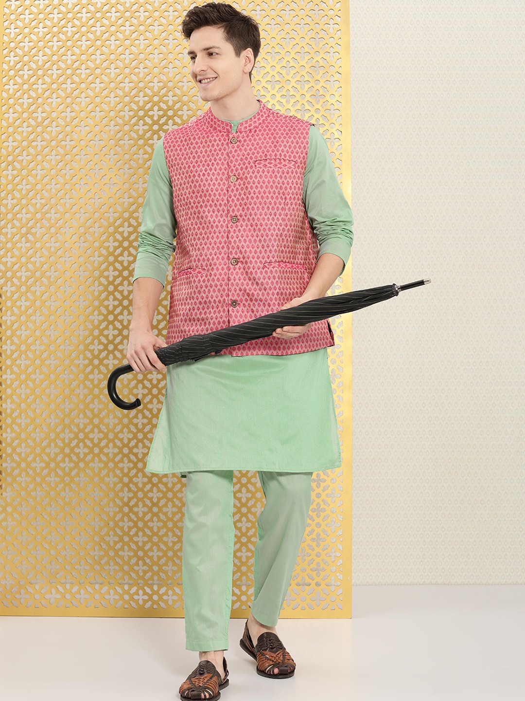 

Ode by House of Pataudi Men Green & Pink Rozana Kurta Set