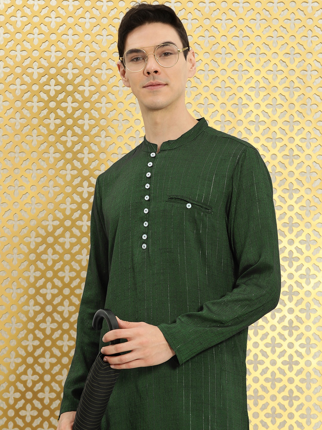 

Ode by House of Pataudi Men Dark Green & Black Rozana Striped Kurta with Trousers