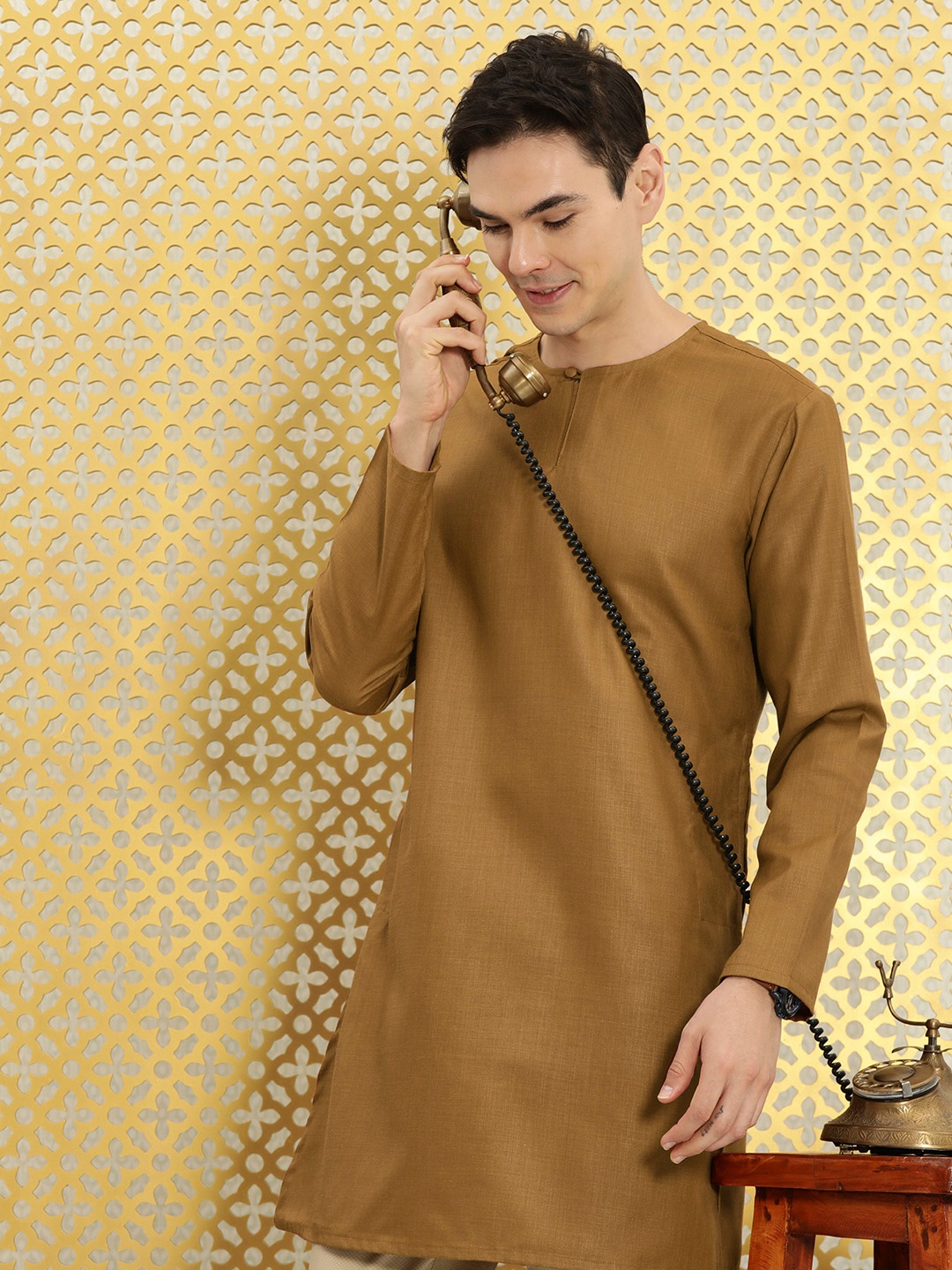 

Ode by House of Pataudi Men Brown Kurta