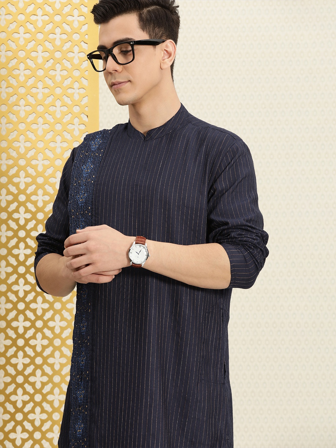 

House of Pataudi Men Navy Blue Stripe Embroidered Thread Work Jashn Kurta