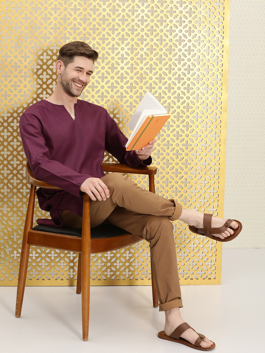 

Ode by House of Pataudi Men Burgundy Kurta