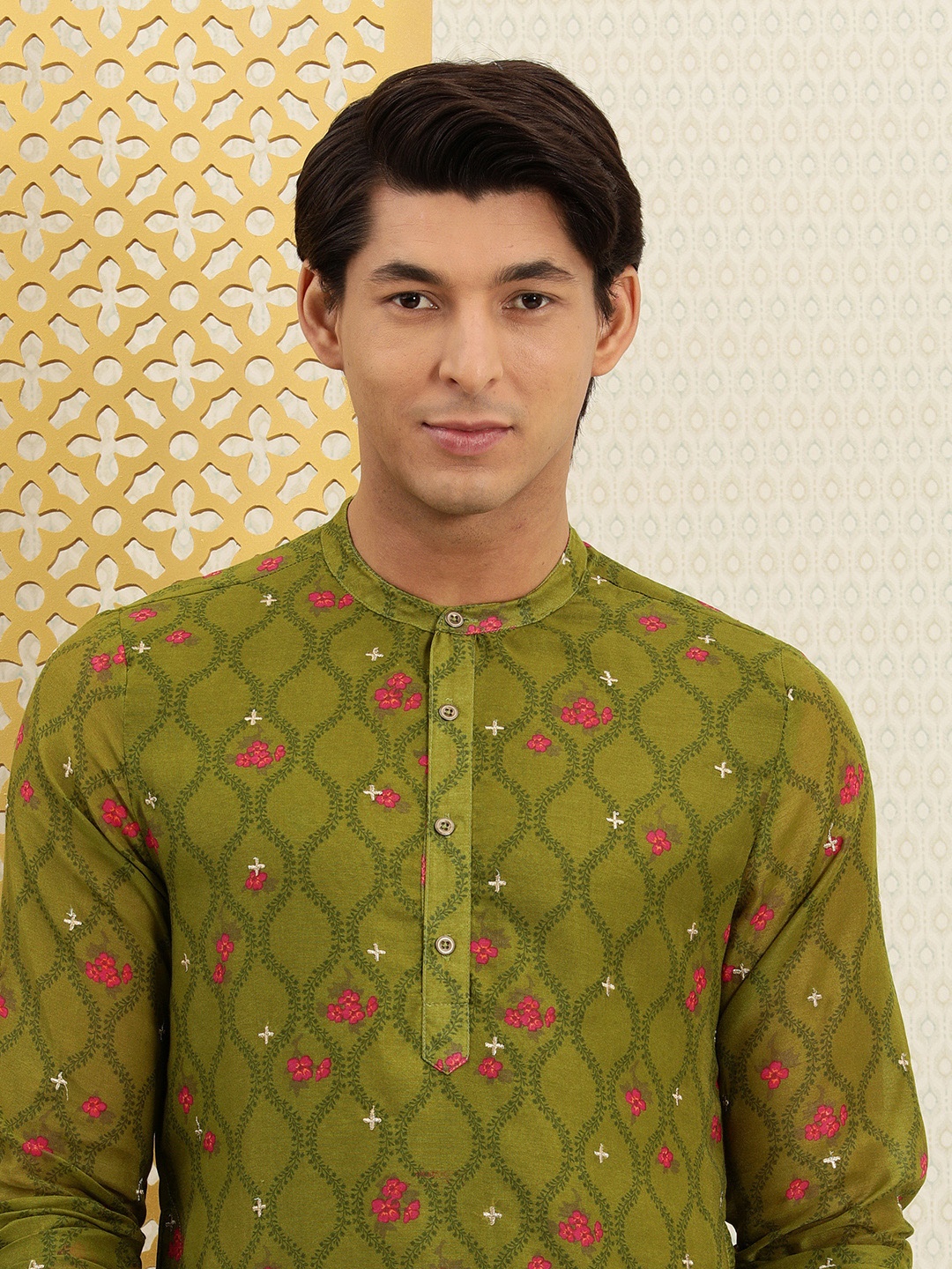 

House of Pataudi Men Olive Green & Magenta Floral Printed Jashn Straight Kurta