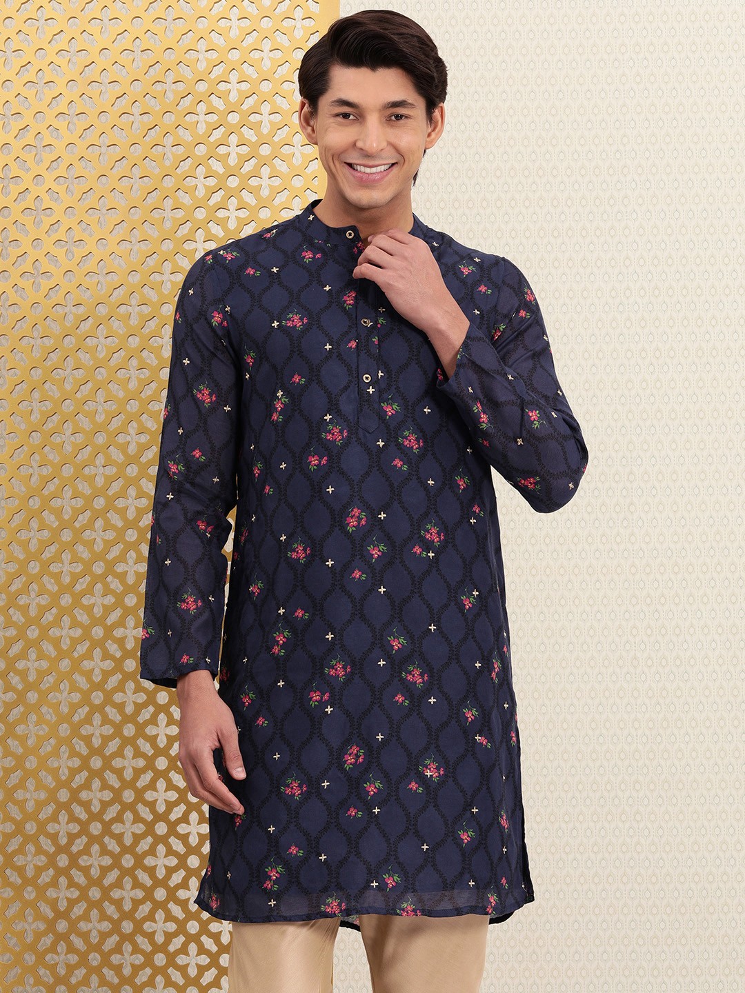 

House of Pataudi Men Navy Blue Floral Printed Straight Kurta
