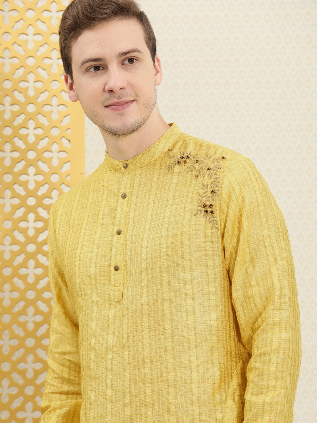 

House of Pataudi Men Yellow Woven Design Thread Work Jashn Kurta