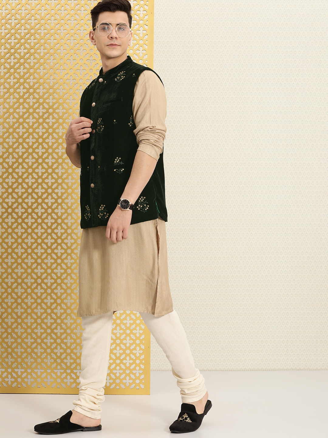 

House of Pataudi Men Green Floral Embroidered Jashn Velvet Nehru Jacket, Fluorescent green