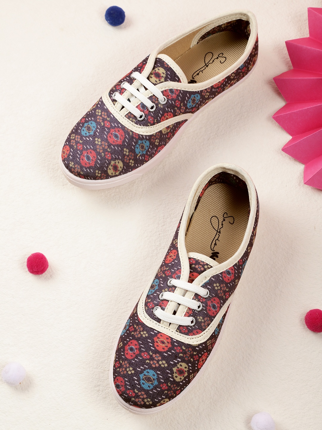 

Sangria Women Coffee Brown & Red Printed Sneakers