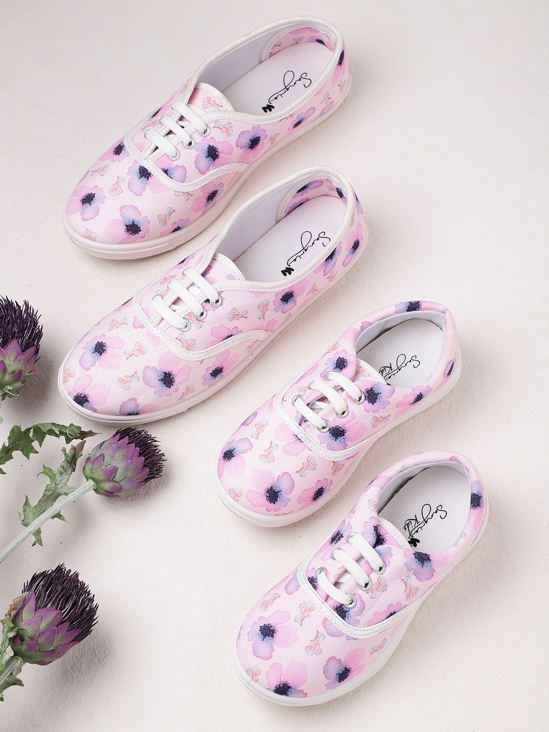 

Sangria Women Pink & Blue Floral Print Sneakers