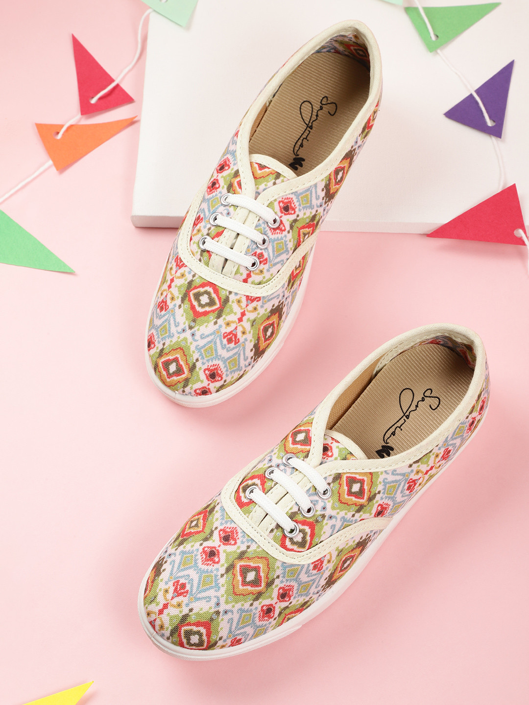 

Sangria Women White & Green Printed Sneakers