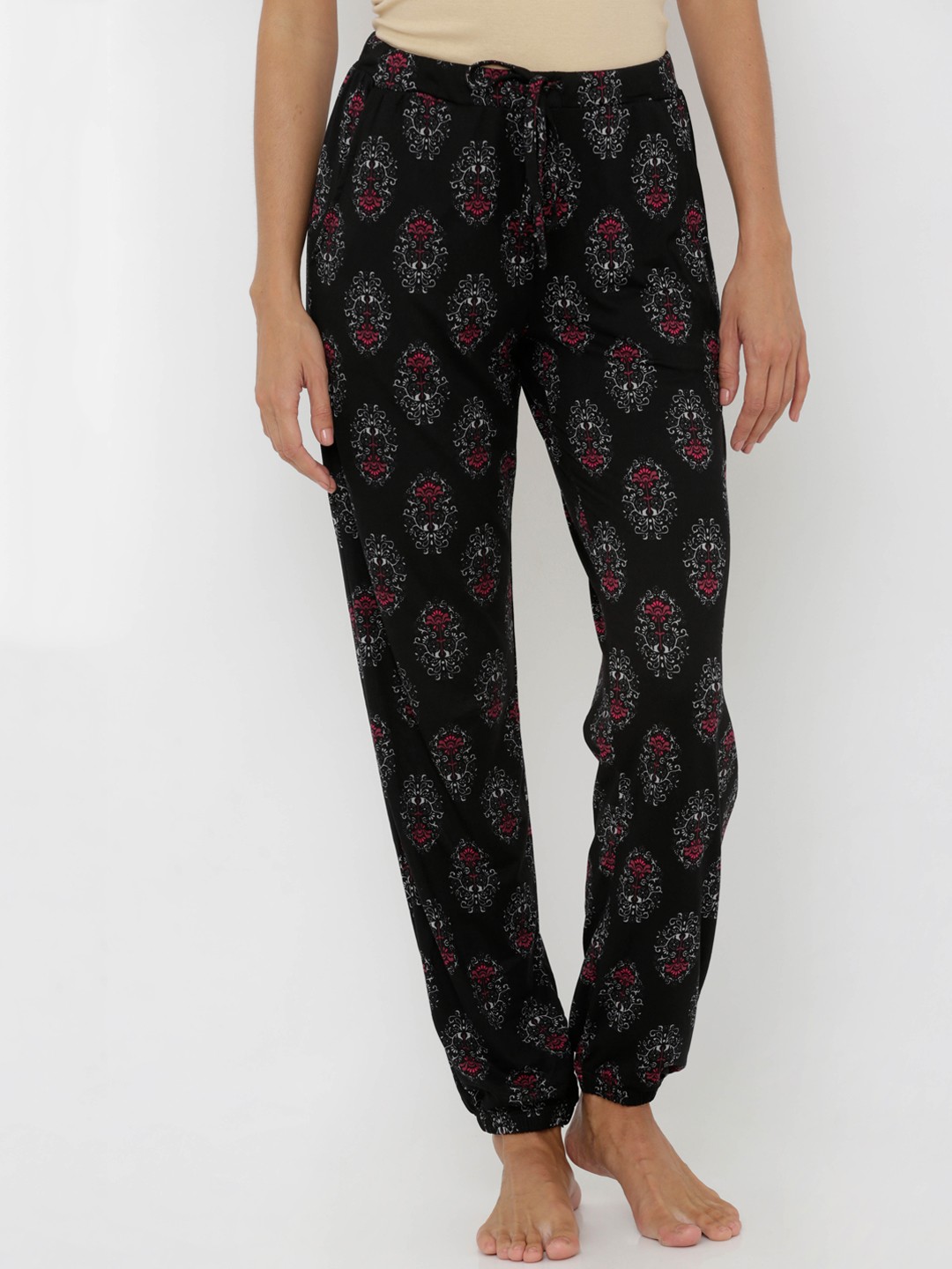 

Candour London Women Black & Grey Printed Lounge Pants