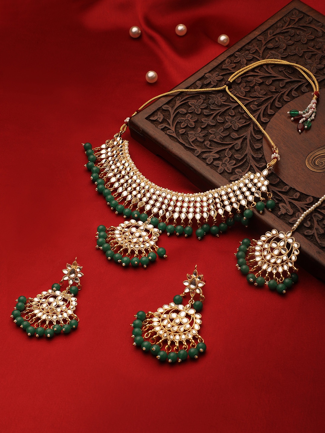 

ASMITTA JEWELLERY Women Gold-Toned & Green Kundan Beaded Necklace Set with Maang Tika