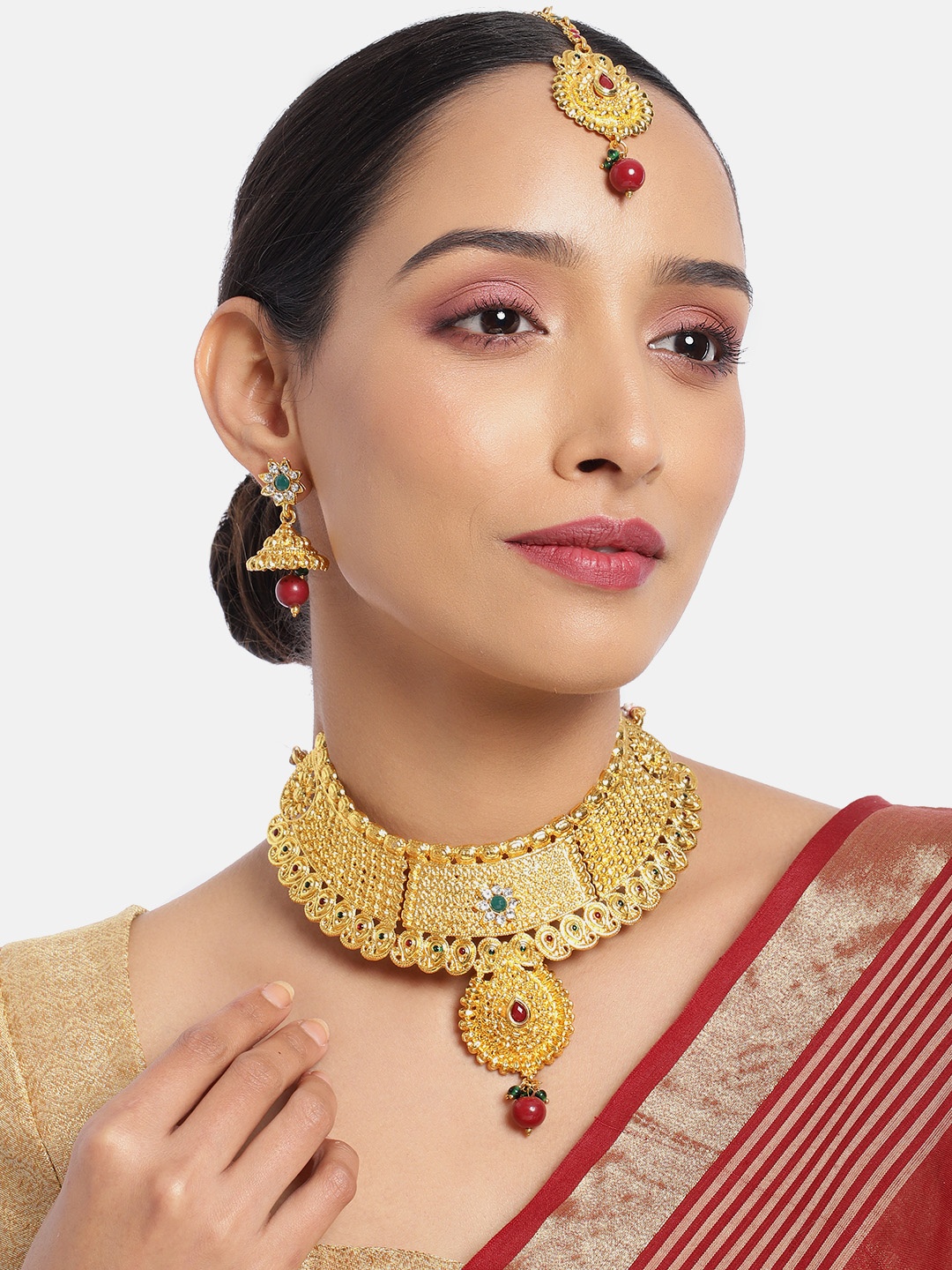 

ASMITTA JEWELLERY Women Gold-Toned Choker Necklace Set with Mang Tikka