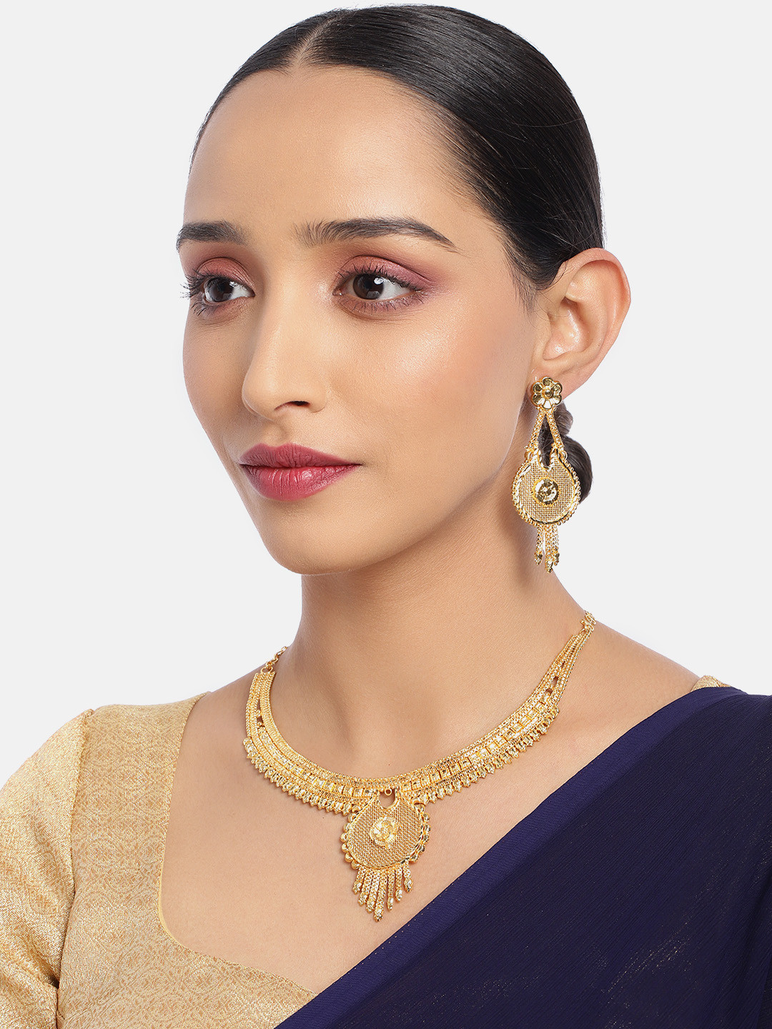 

ASMITTA JEWELLERY Gold Plated Floral Design Necklace Set