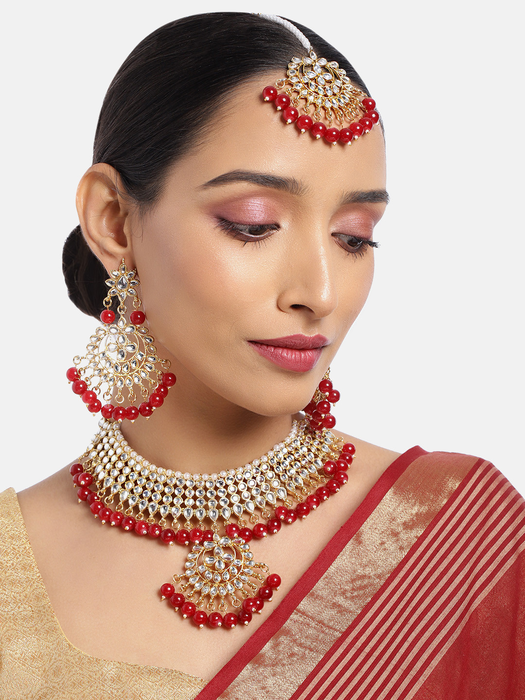 

ASMITTA JEWELLERY Women Gold-Toned & Red Kundan Beaded Necklace Set with Maang Tika