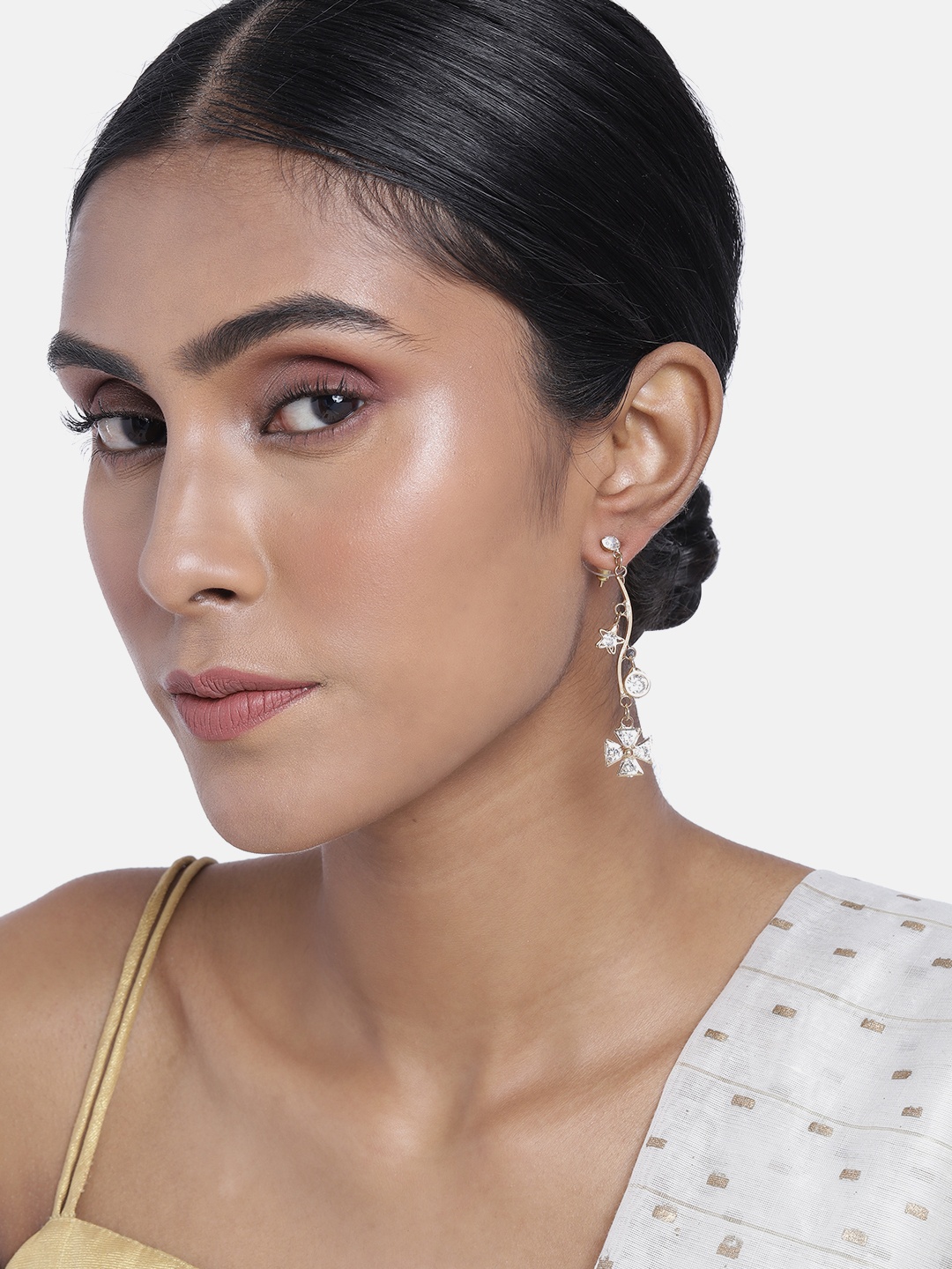 

ASMITTA JEWELLERY Gold-Toned & White Floral Drop Earrings