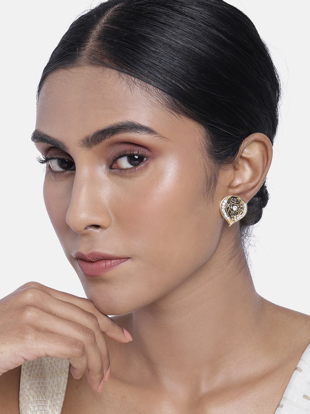 

ASMITTA JEWELLERY Gold-Toned Teardrop Shaped Studs Earrings