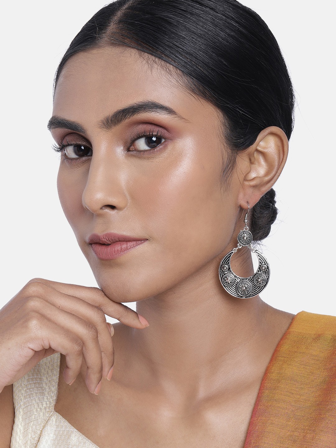 

ASMITTA JEWELLERY Silver-Toned Circular Drop Earrings