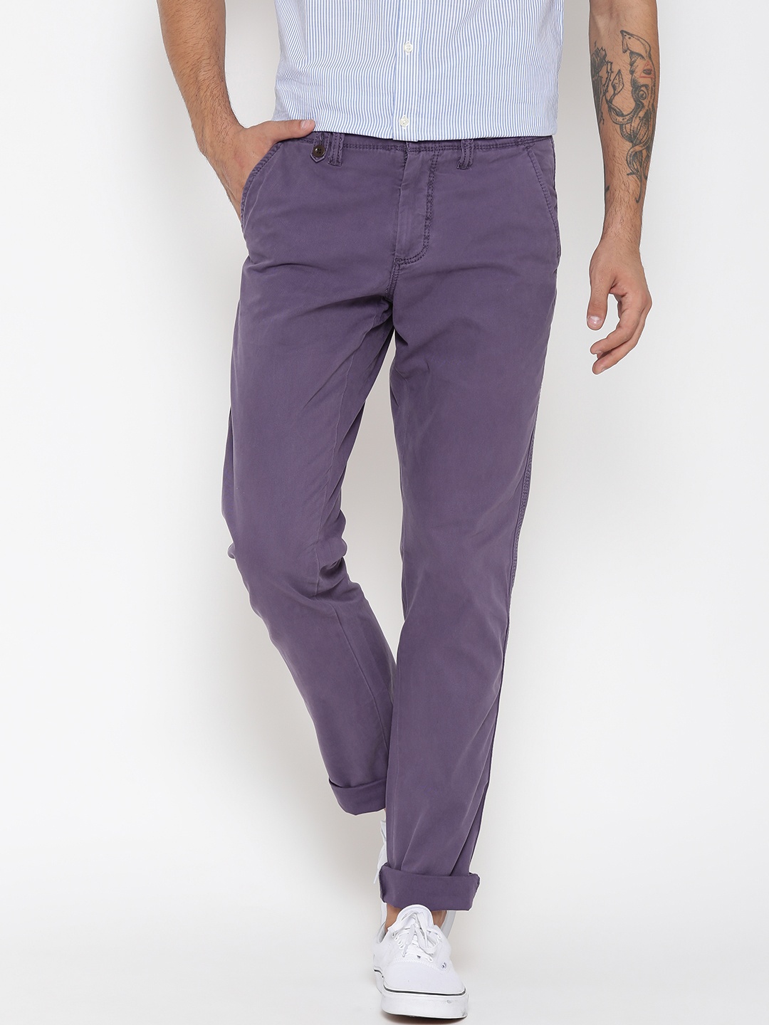 

Tommy Hilfiger Men Purple Solid Straight Fit Flat-Front Trousers