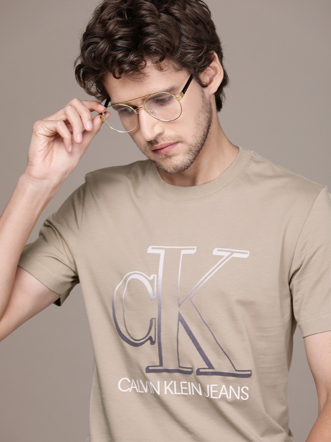 

Calvin Klein Jeans Men Beige Brand Logo Printed Pure Cotton Applique T-shirt