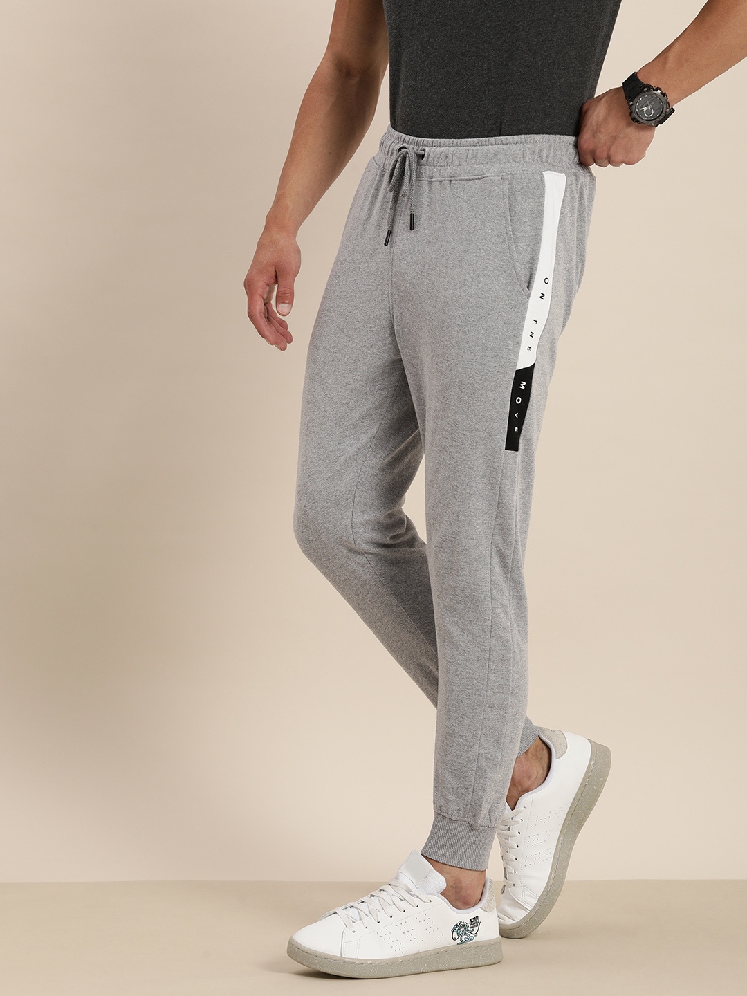 

Invictus Indoor Men Grey Melange Solid Mid Rise Regular Joggers Track Pants