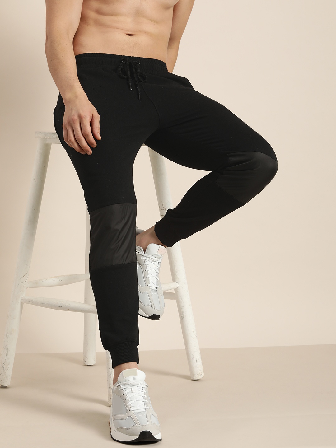 

Invictus Indoor Men Black Solid Joggers