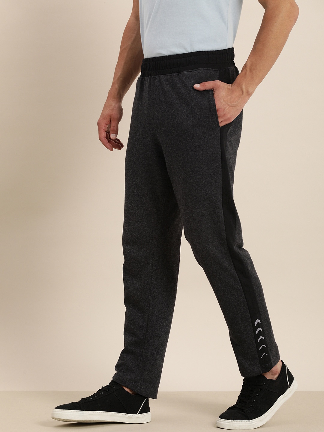 

Invictus Indoor Men Grey Solid Mid Rise Regular Track Pants