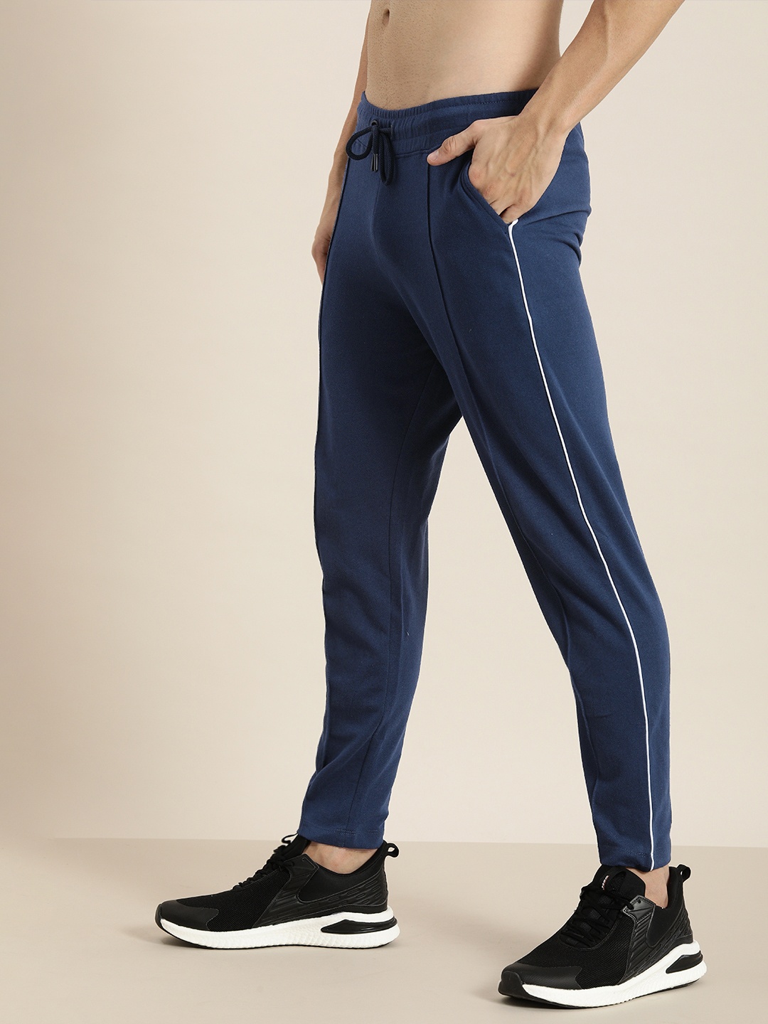 

INVICTUS Men Navy Solid Slim Fit Track Pants With Side Stripes, Navy blue
