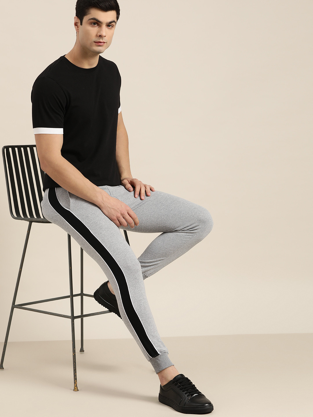 

Invictus Indoor Men Grey Melange Solid Joggers with Side Panelling