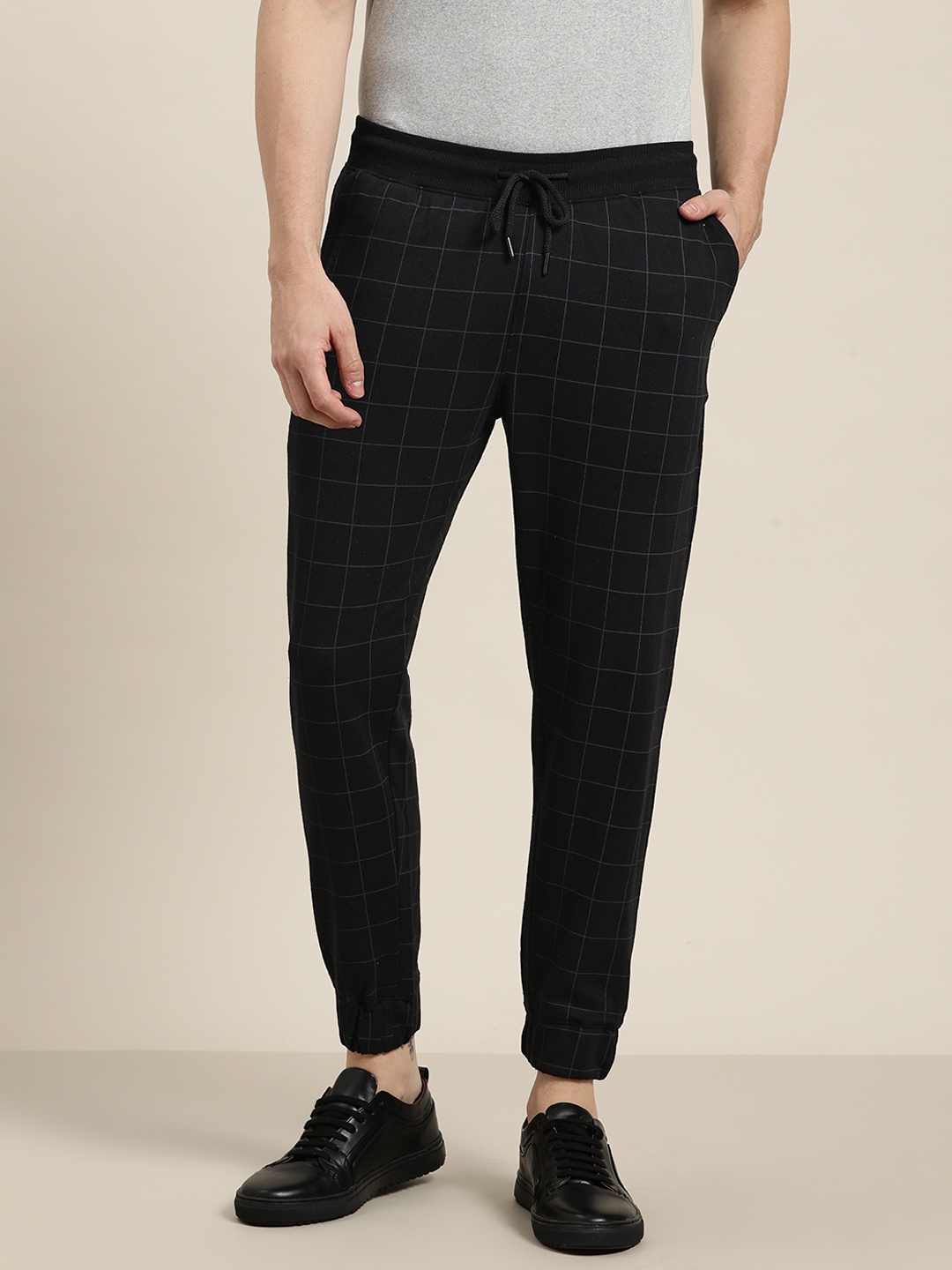

Invictus Indoor Men Black Checked Joggers
