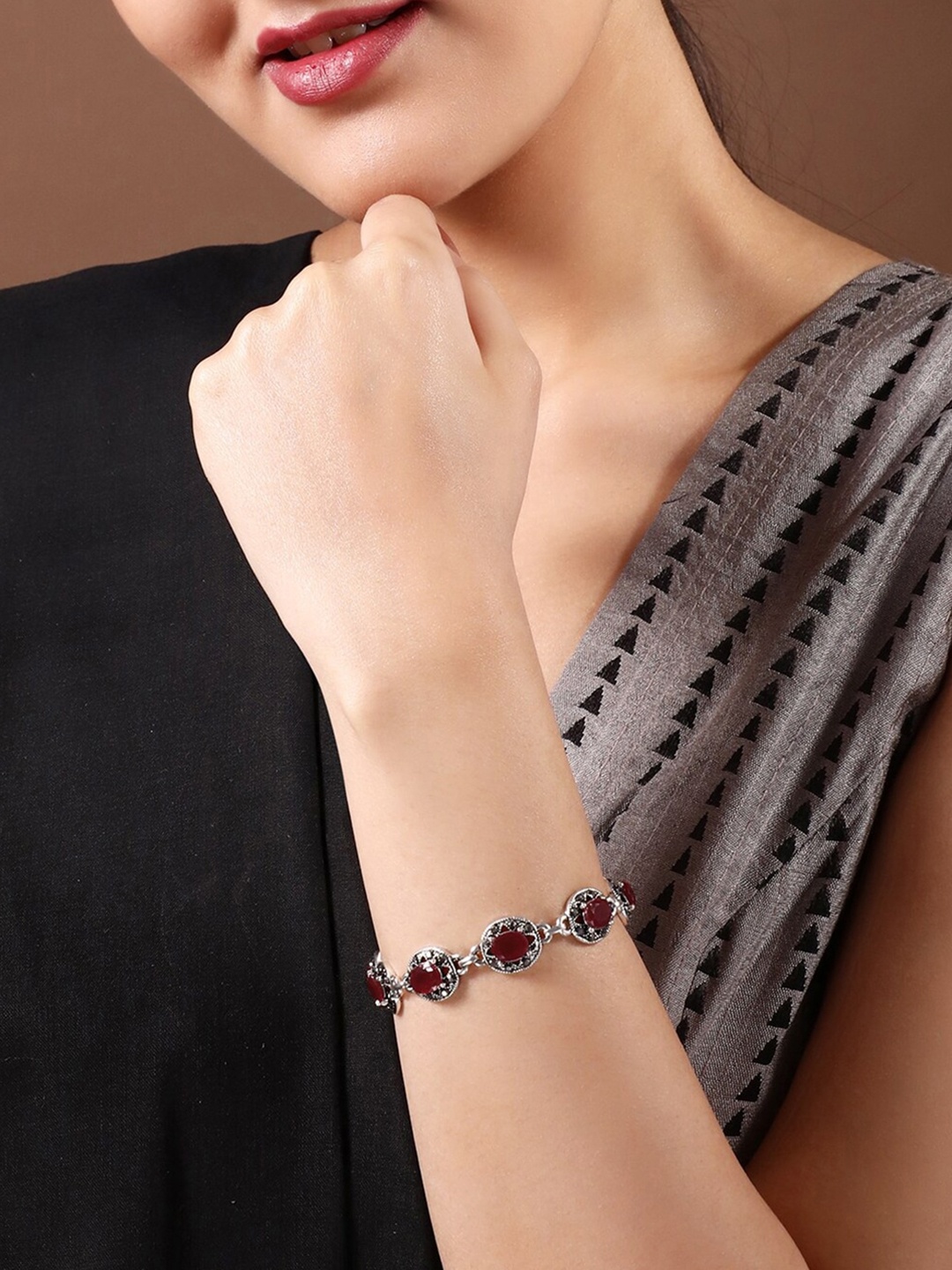 

Rubans Women Silver-Toned Oxidised Ruby Stone Studded Link Bracelet