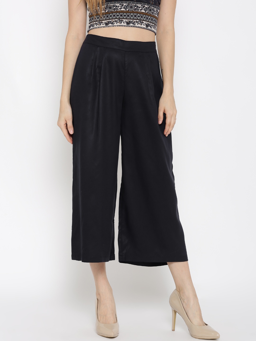 

United Colors of Benetton Women Navy Solid Cropped Trousers, Navy blue